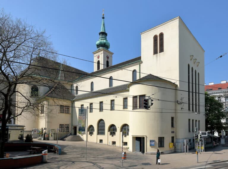 Blick auf die Gertrud Kirche von der Währingerstraße